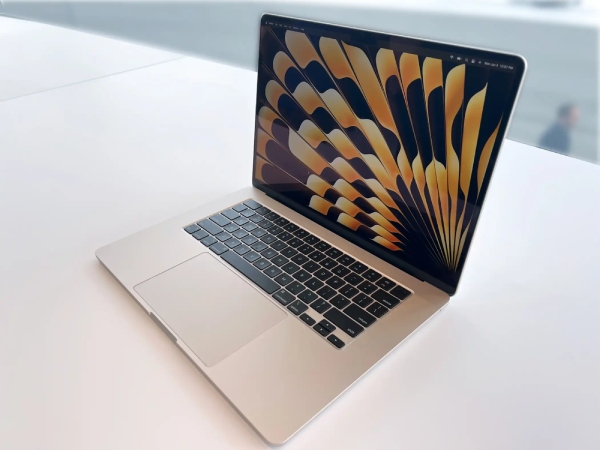 Màn hình lớn 15.3 inch của MacBook Air M2 2023