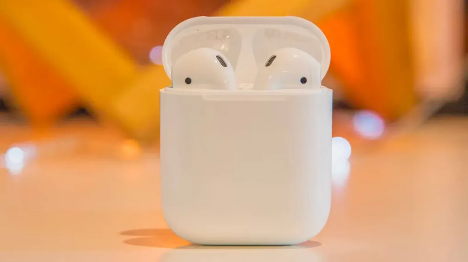 Hình ảnh cho danh mục AirPods 2: Một trong những tai nghe không dây Apple bán chạy nhất