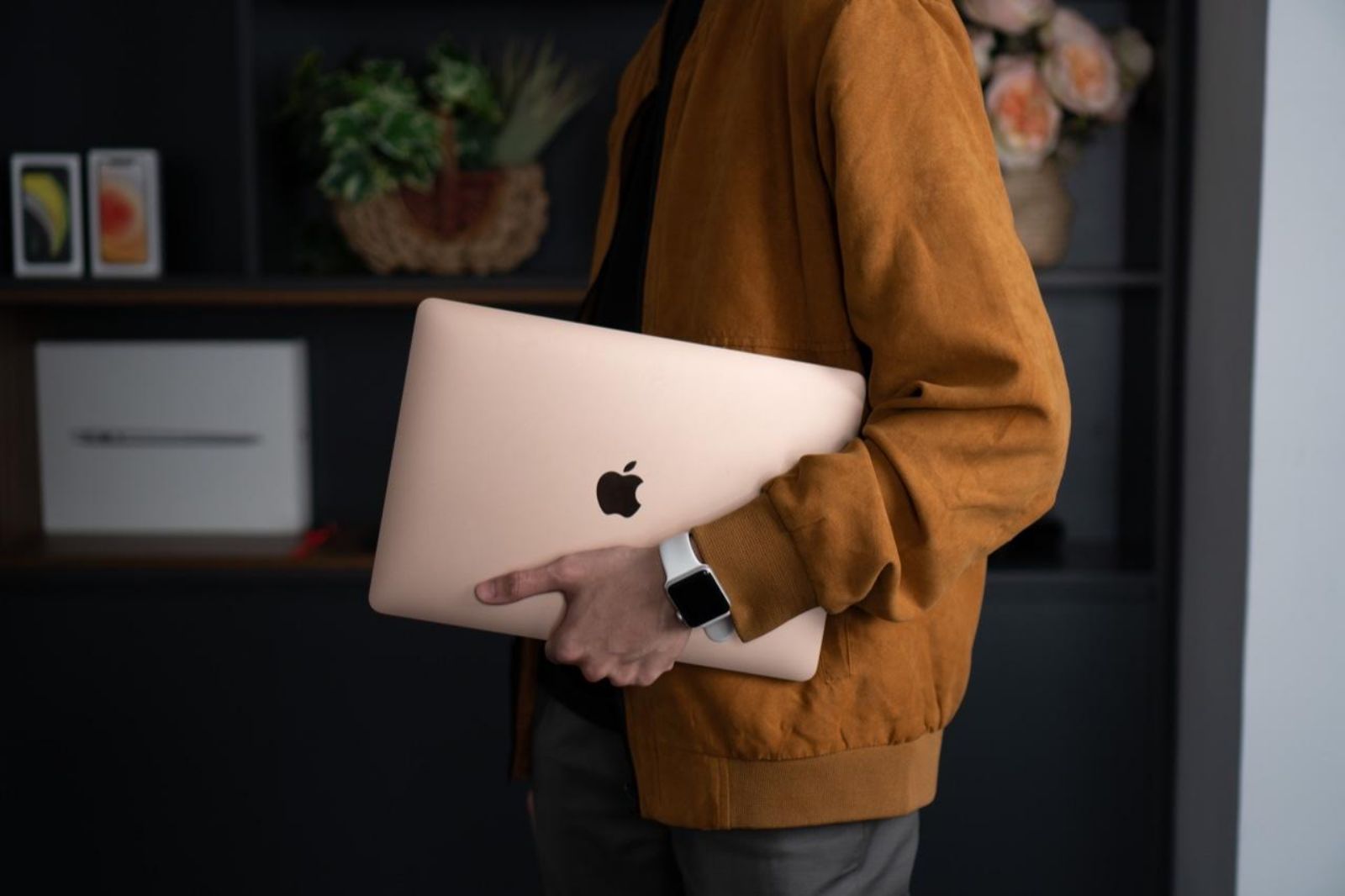 Hình ảnh cho danh mục Làm văn phòng, có nên mua MacBook?