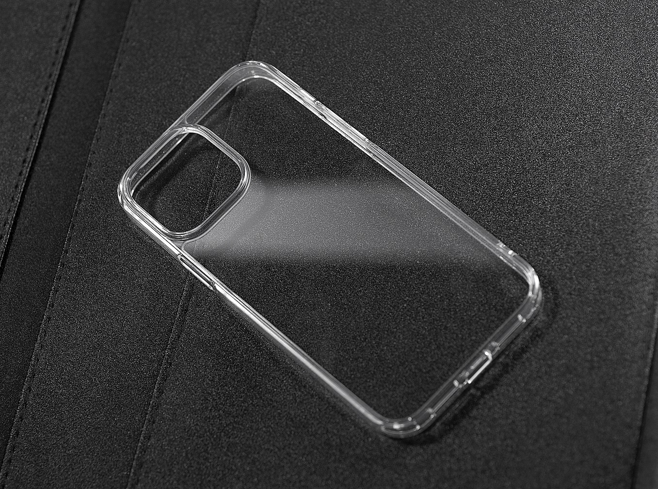 Ốp lưng iPhone 14 Likgus Clear