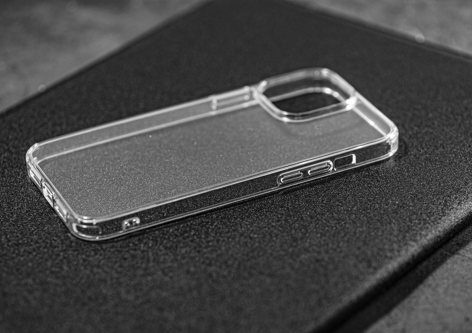 Ảnh của Ốp lưng iPhone 14 Pro Max Likgus Clear