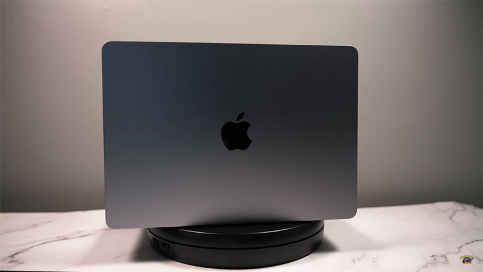 Hình ảnh cho danh mục Cận cảnh MacBook Air M2 Space Gray sang trọng “đốn tim” các Apple fan