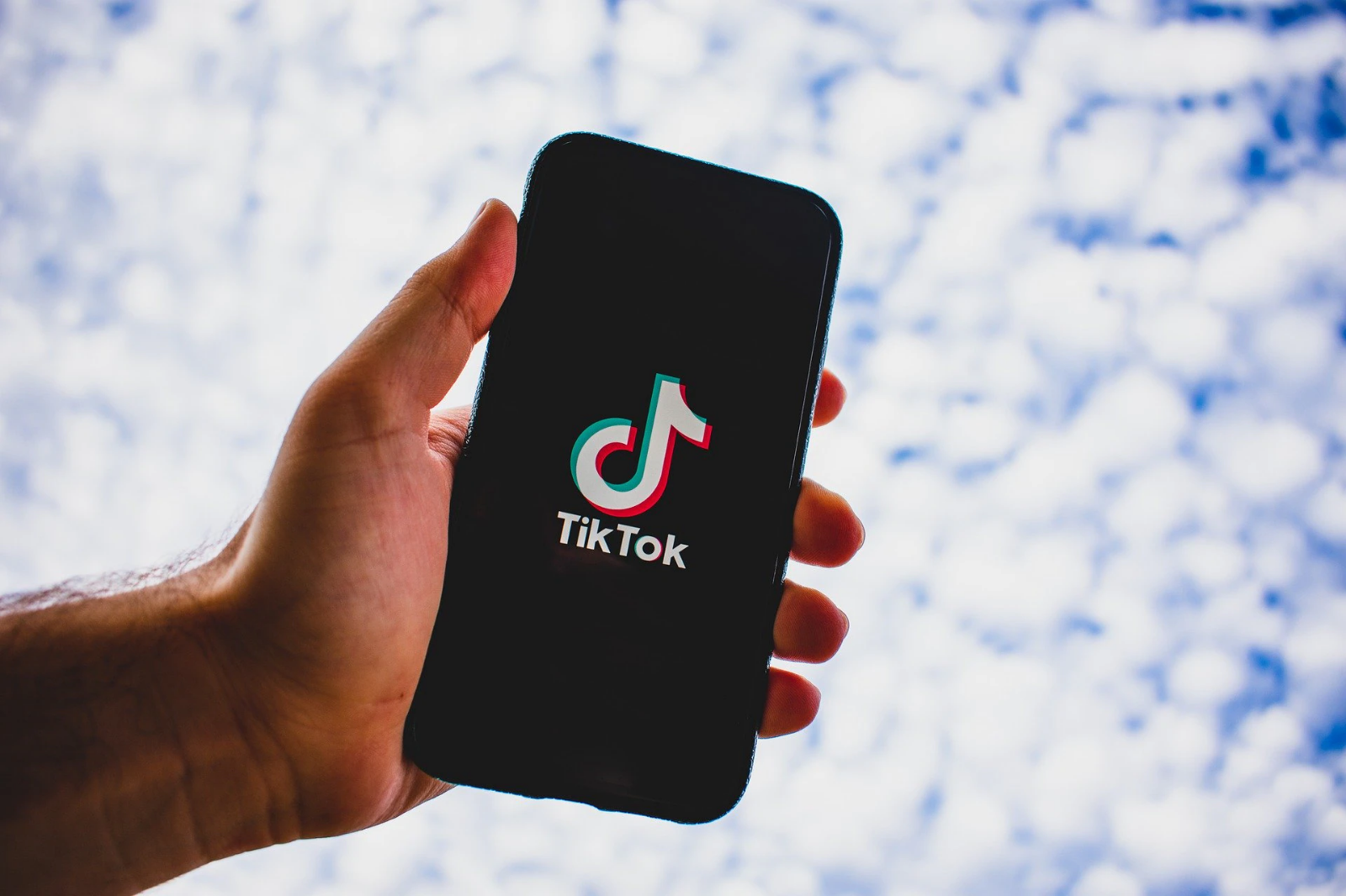 Ẩn hoạ từ TikTok: Tự động thu thập dữ liệu người dùng