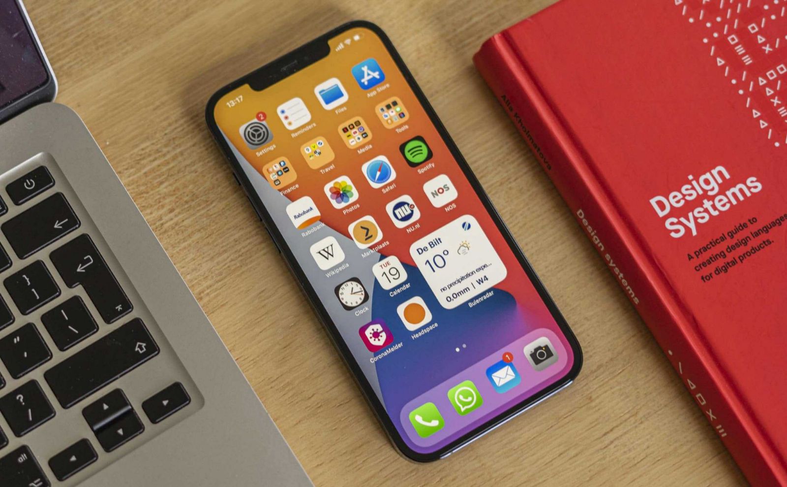 Hình ảnh cho danh mục Mách bạn cách khởi động iPhone Xs/Xr, đưa vào chế độ DFU hoặc chế độ khôi phục