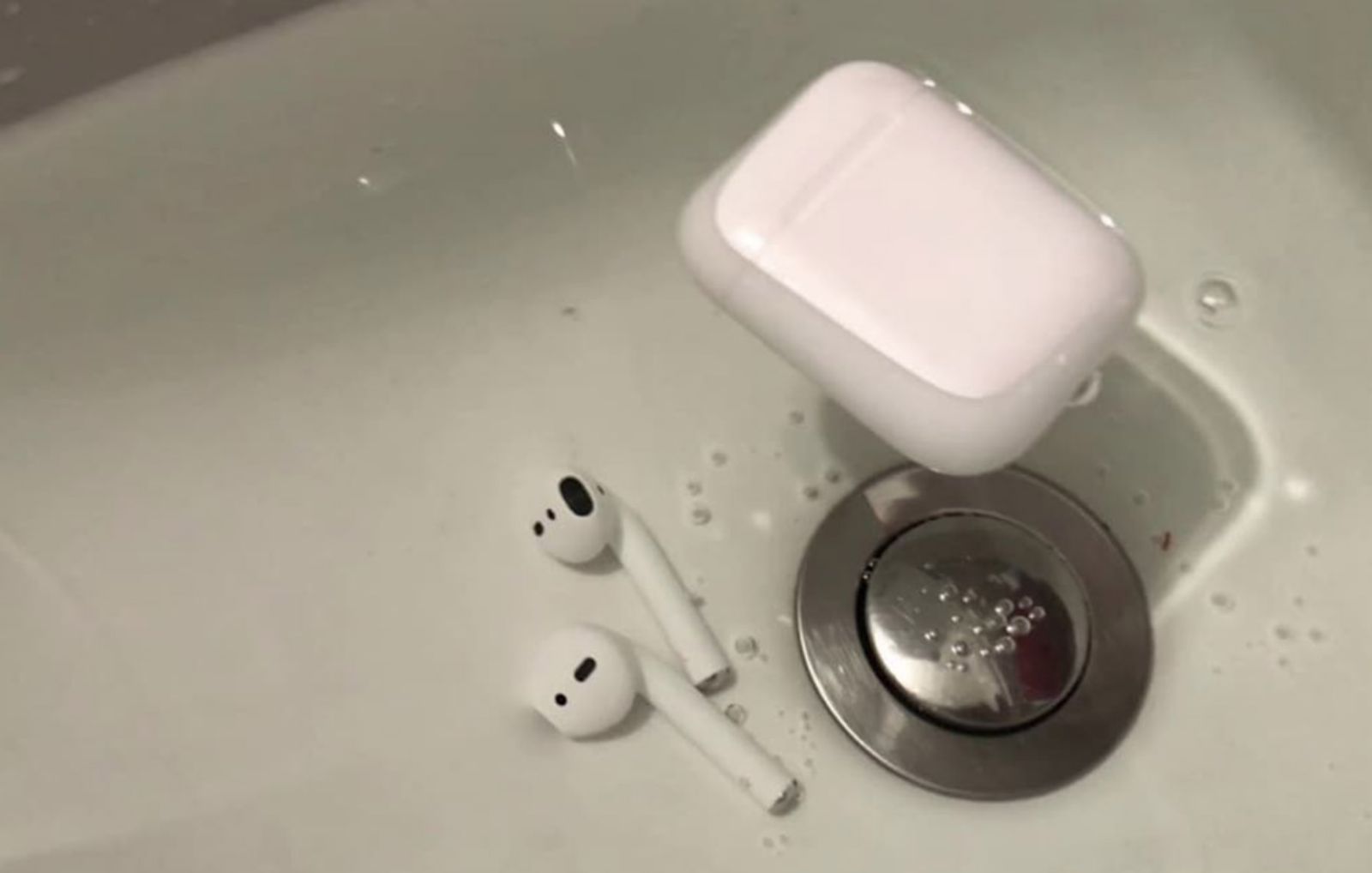 Hình ảnh cho danh mục AirPods 1 là gì? Hướng dẫn sử dụng tai nghe Apple AirPods 1