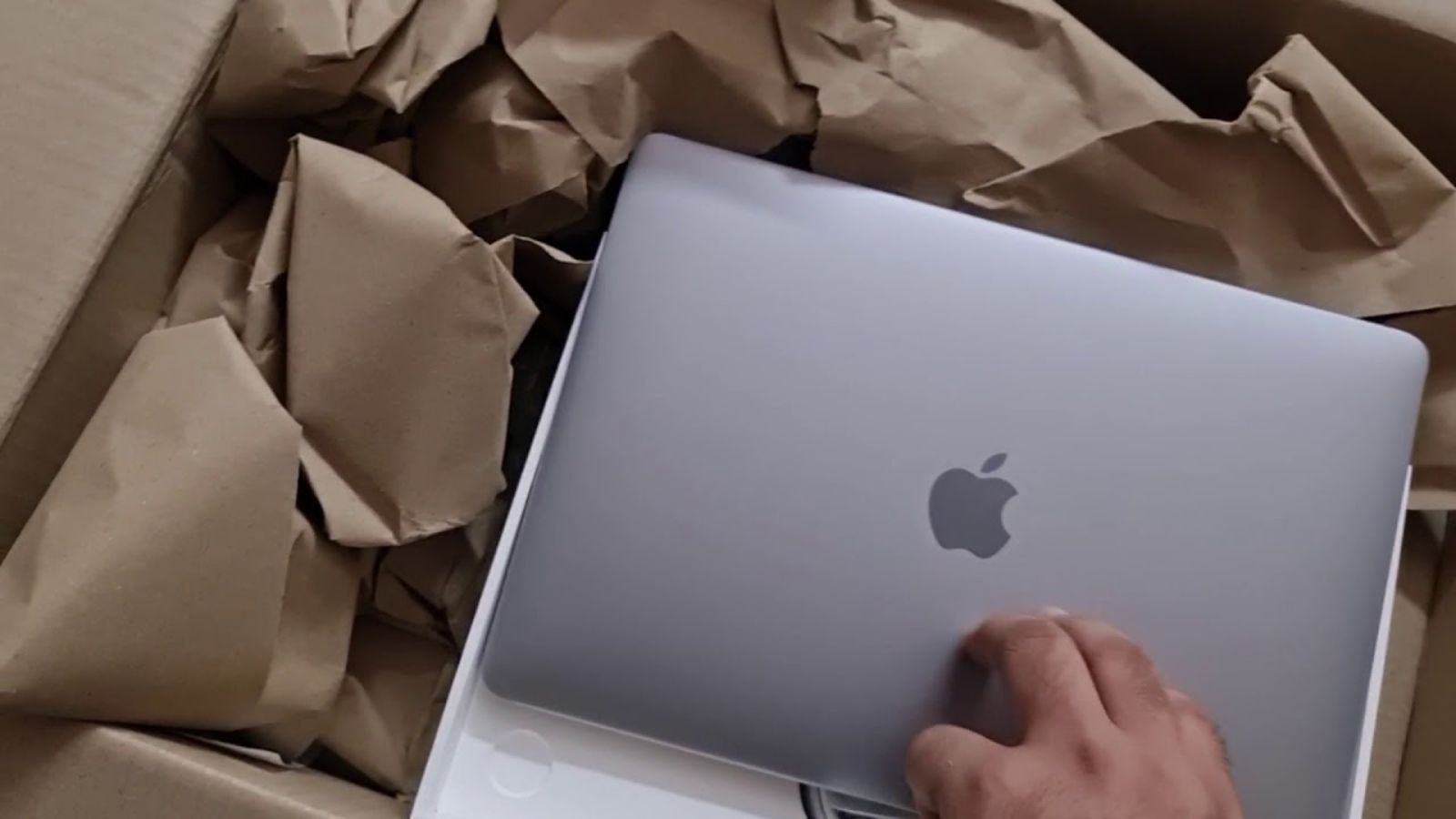 Hình ảnh cho danh mục Những mẫu MacBook có thời lượng pin "trâu" nhất không thể bỏ qua