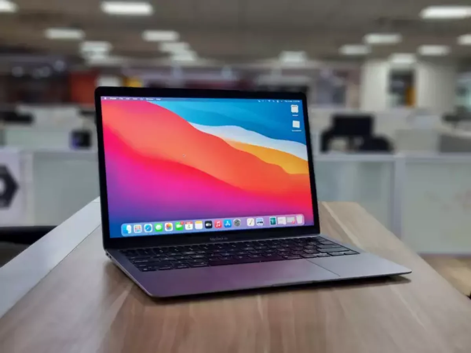 Hình ảnh cho danh mục So sánh Macbook Air 2017 với phiên bản 2018: chiếc nào đáng mua hơn?