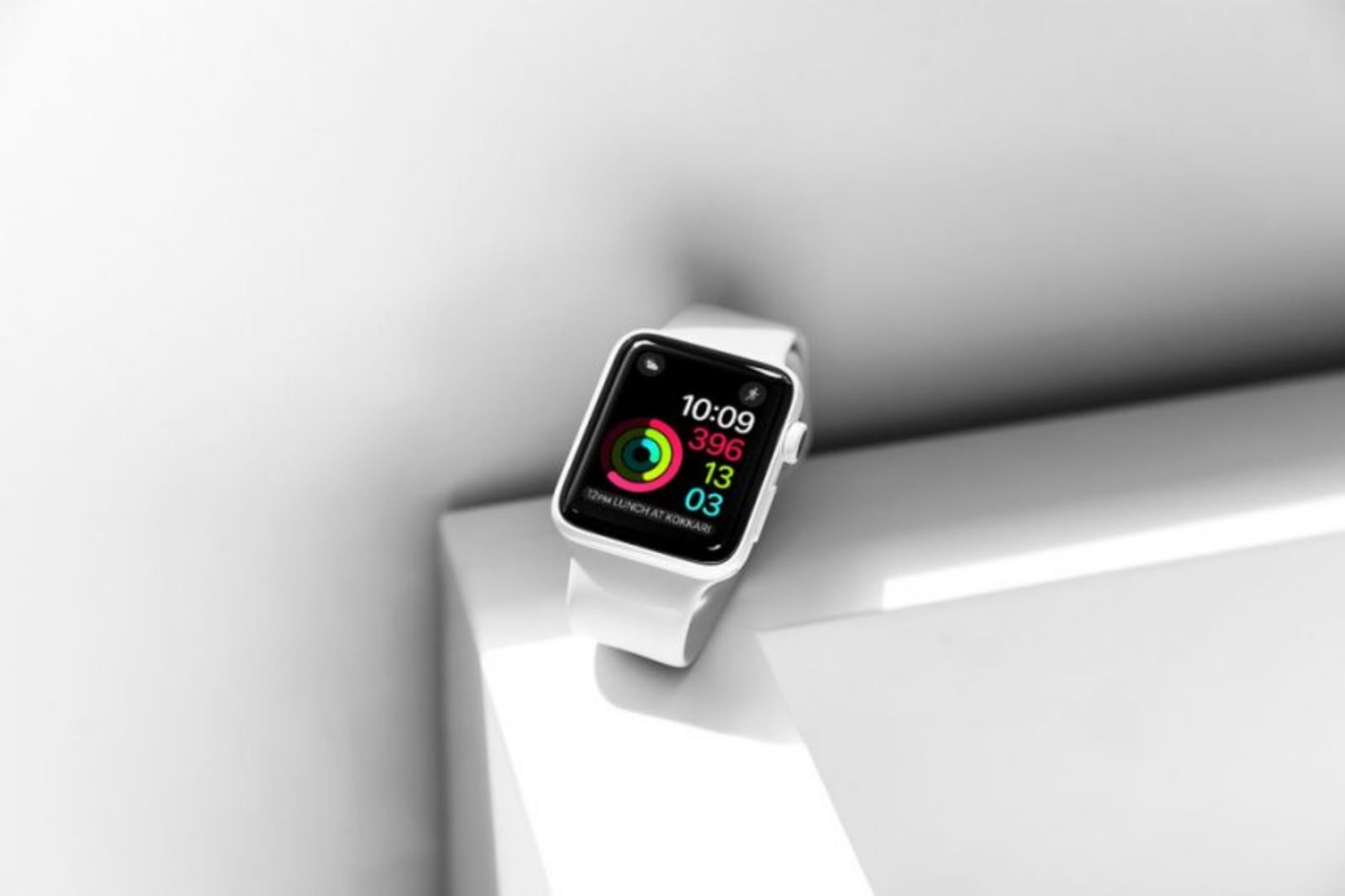 Hình ảnh cho danh mục Apple Watch Series 2 giá bao nhiêu thời điểm 2020?