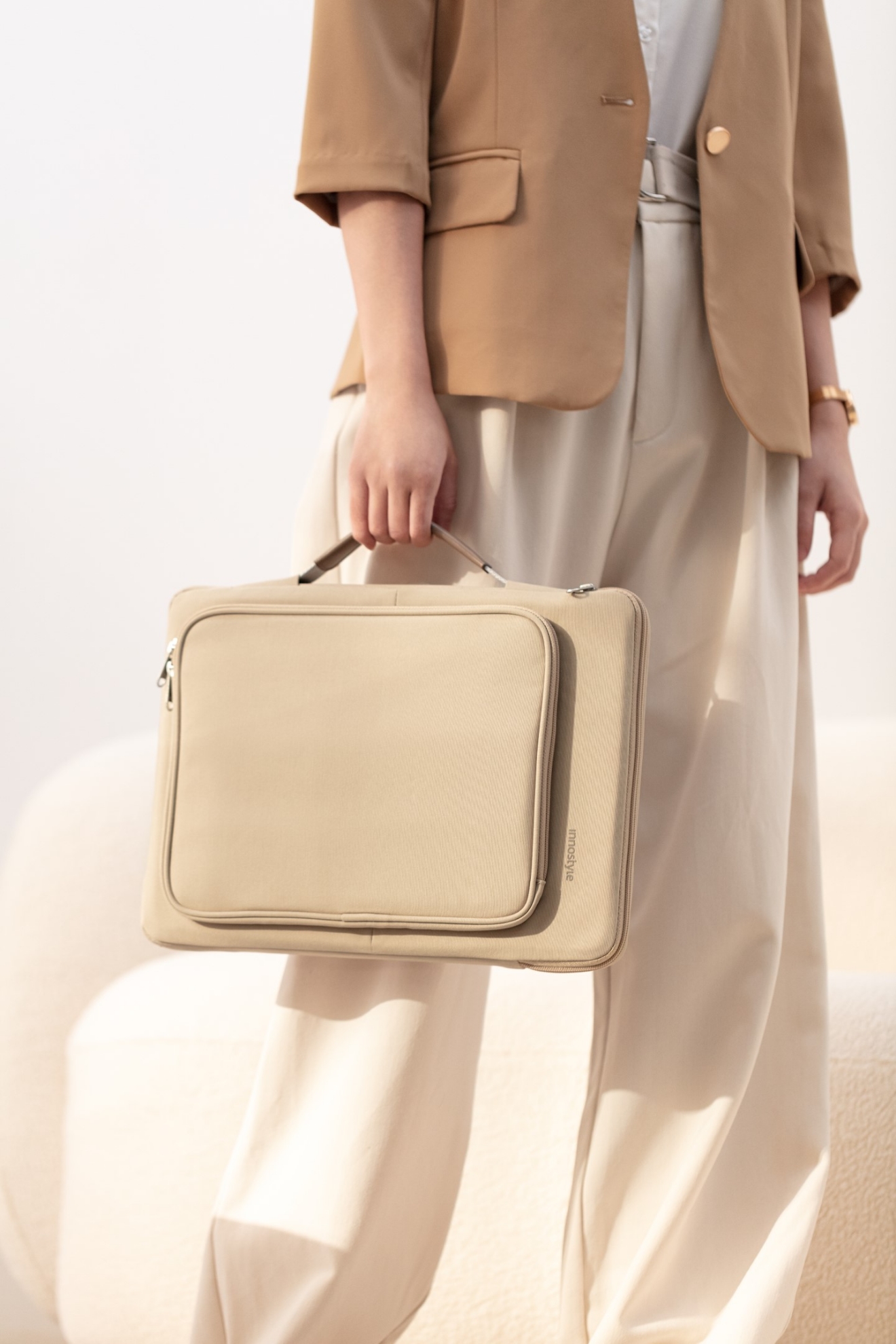 Ảnh của Túi xách chống sốc Innostyle OmniProtect carry Laptop 14" / Macbook Pro 14" 