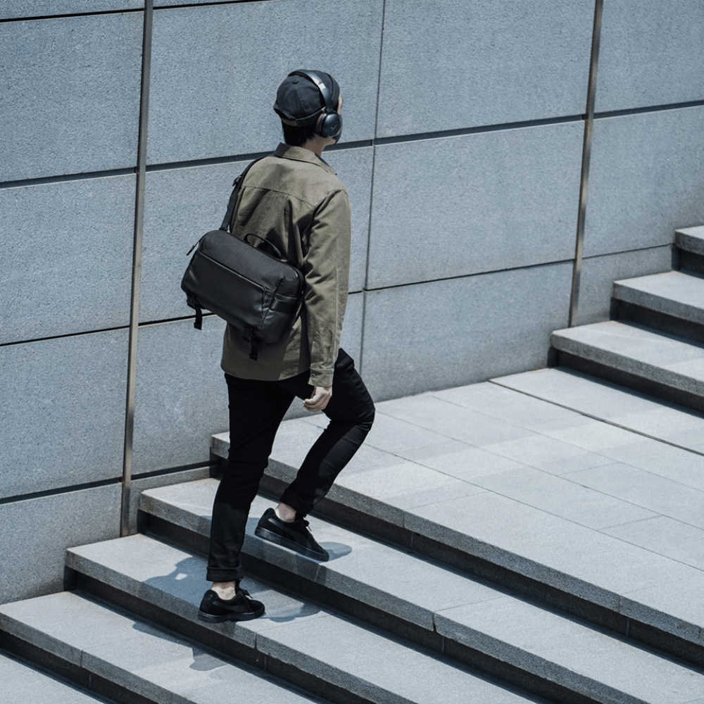 Ảnh của Túi đeo vai Tomtoc (Usa) Urban Codura Sling Bag Travel & Work 133-142″ T21L1D1