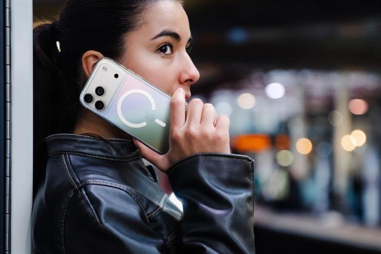 Ảnh của Ốp lưng Iphone 17 PRO UNIQ IRIDESCIA 