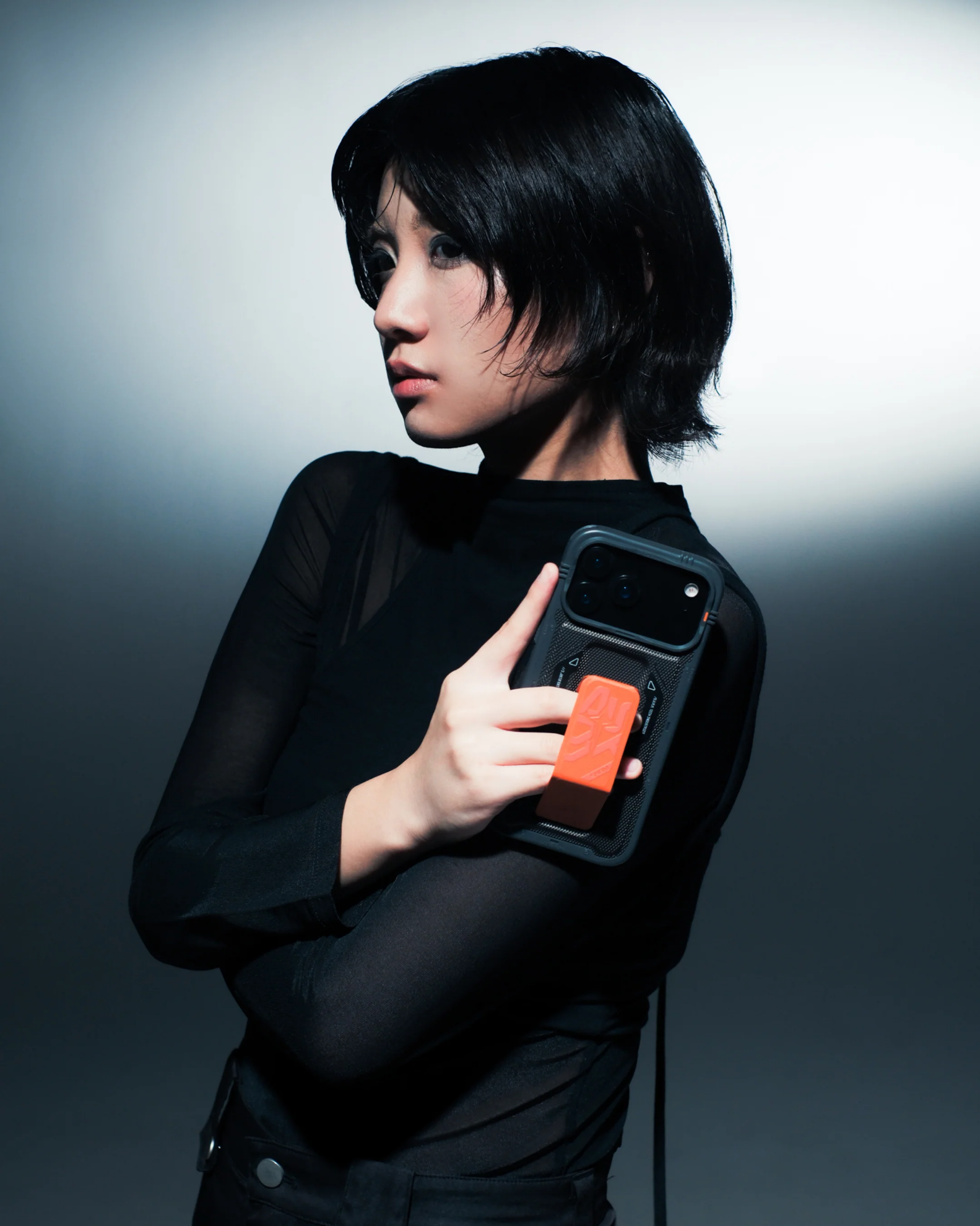 Ảnh của Ốp lưng SKINARMA IPHONE 17 PRO (2025) 6.3" PHANTOM (MAG-CHARGE + GRIP-STAND)