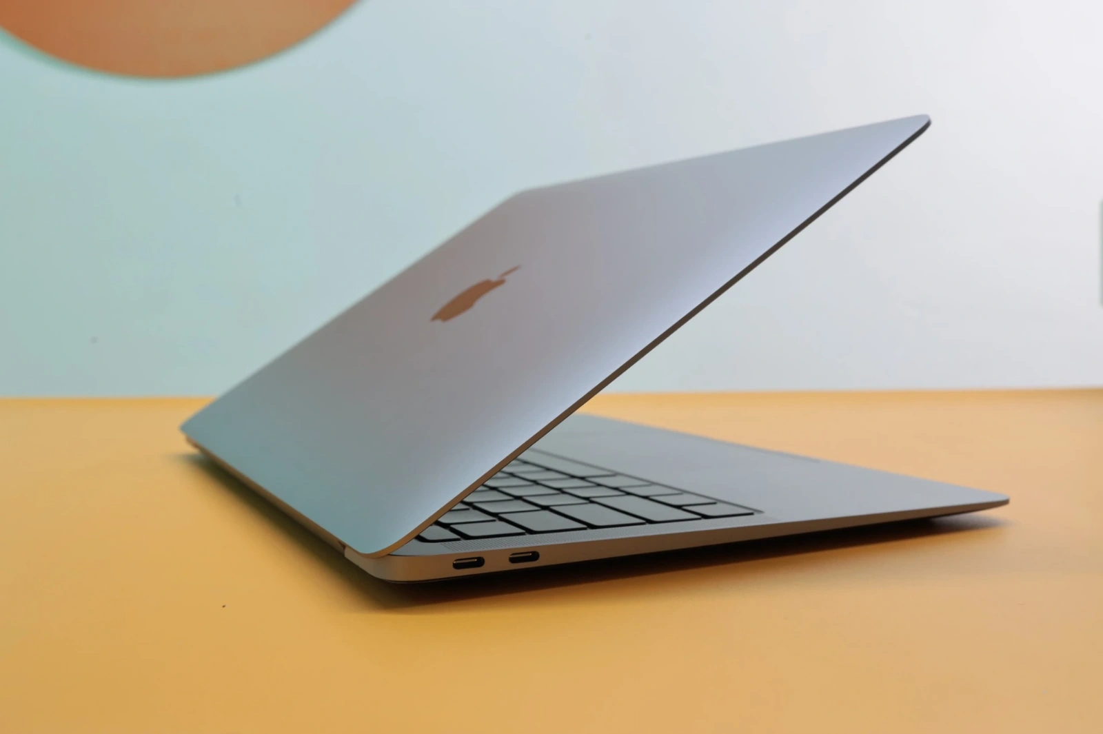 Hình ảnh cho danh mục Laptop Sinh Viên Giá Rẻ Nên Mua Loại Nào? Gợi Ý Macbook và Asus Phù Hợp Theo Ngân Sách Và Nhu Cầu Học Tập