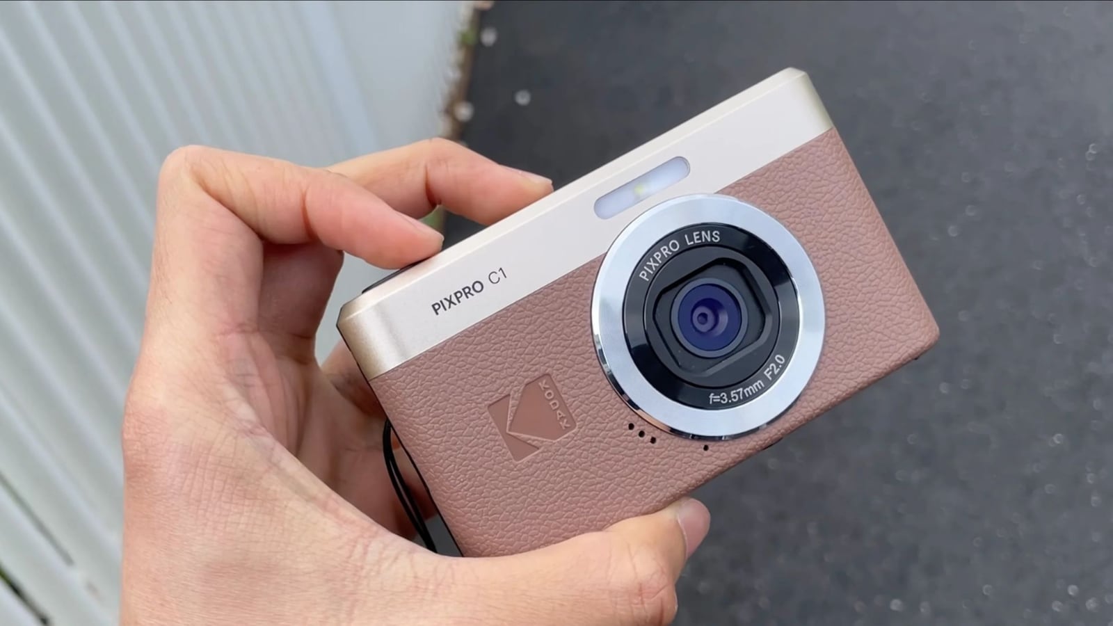 Hình ảnh cho danh mục Review Kodak Pixpro C1: Máy ảnh compact retro đáng mua cho người mới