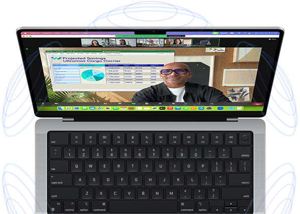 MacBook Pro được bao quanh bởi các hình minh họa dạng vòng tròn màu xanh để thể hiện trải nghiệm 3D của Âm Thanh Không Gian. Trên màn hình, một người sử dụng tính năng Lớp Phủ Người Thuyết Trình trong cuộc họp video Zoom để xuất hiện ở phía trước phần nội dung mà họ đang trình bày