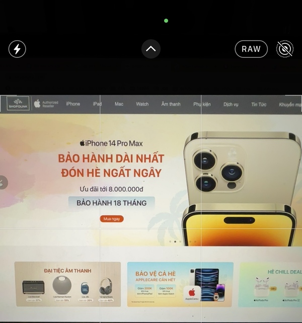 Nhấn mở biểu tượng RAW trong camera iPhone 14 Pro Max của bạn để chụp ảnh ProRaw