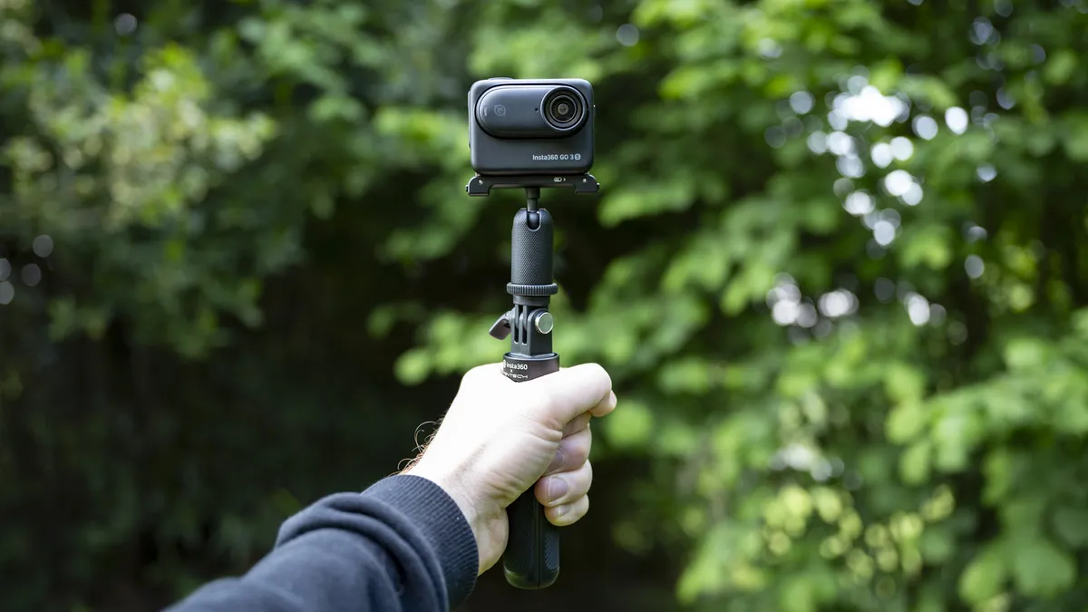 Nên mua Insta360 GO 3S riêng hay trọn bộ