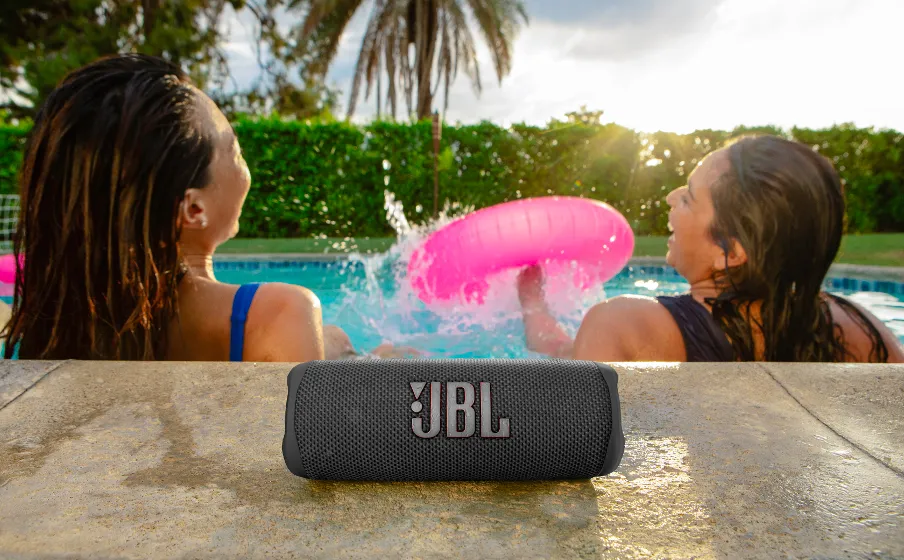 JBL Flip 6 có tiêu chuẩn kháng nước kháng bụi IP67