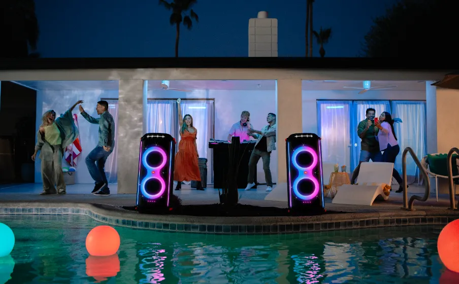 Loa JBL partybox 710 kết nối hai loa để tạo ra sân khấu di động 