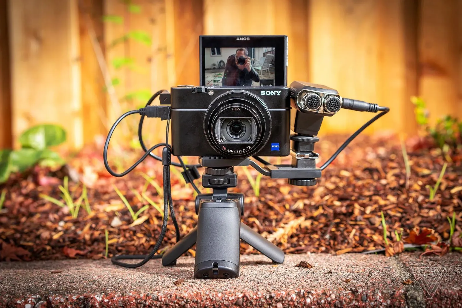 Sony RX100 VII - quay chụp chất lượng cao hơn di động, nhưng nhỏ gọn như một chiếc điện thoại bỏ túi