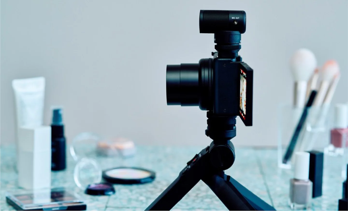 Sony ZV-1M2 trang bị micro thông minh có khả năng tùy chỉnh hướng thu