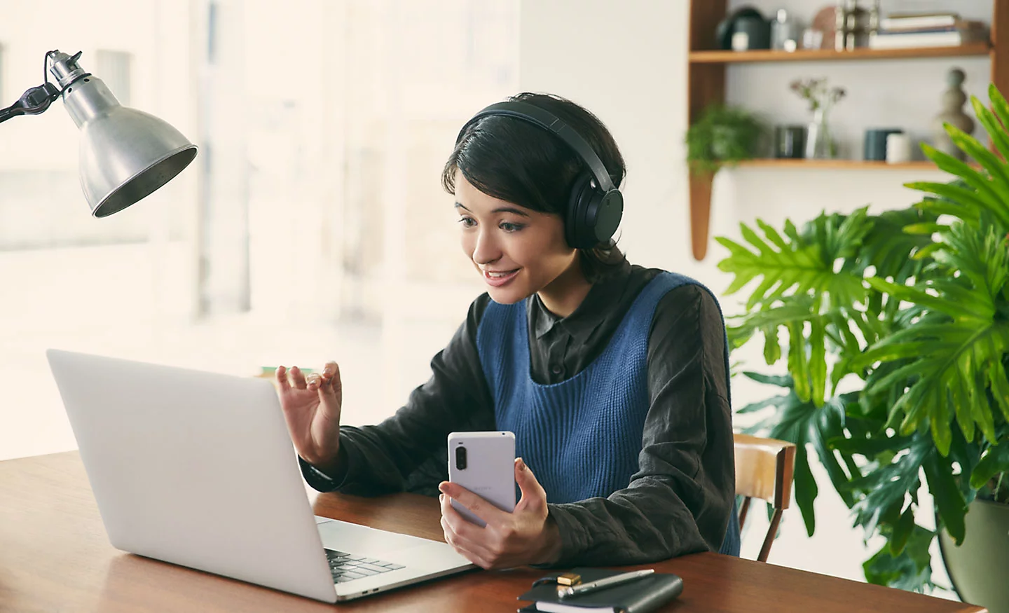 Tai nghe Sony WH-CH720N có lợi thế về giá và trọng lượng nhẹ, kết nối nhanh