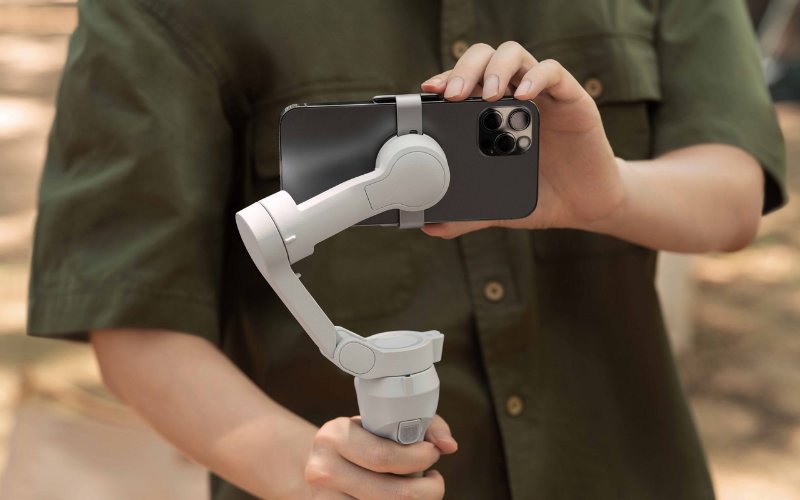 DJI Osmo Mobile SE: “nhỏ mà có võ”, Gimbal quay đẹp như Pro