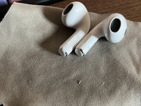 vệ sinh AirPods 3