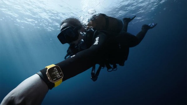 Apple Watch Ultra có khả năng chống nước ở độ sâu 100 mét theo tiêu chuẩn ISO 22810:2010 và tuân thủ EN13319 