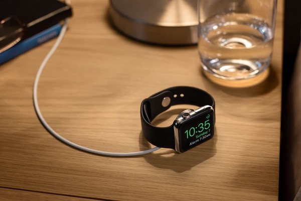 Apple Watch Series 8 sạc không vào điện