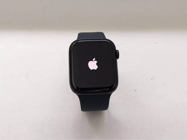 7 ways to fix Apple Watch Series 8 stuck on the Apple logo