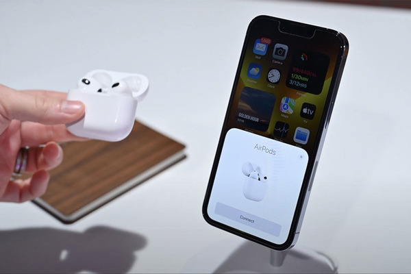 Mở hộp sạc AirPods 3