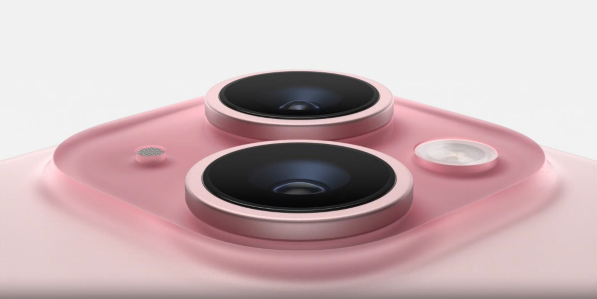 Phần camera của iPhone 15 Hồng cũng được bao phủ bởi lớp viền Hồng, giúp cả thiết bị trông mềm mại hơn