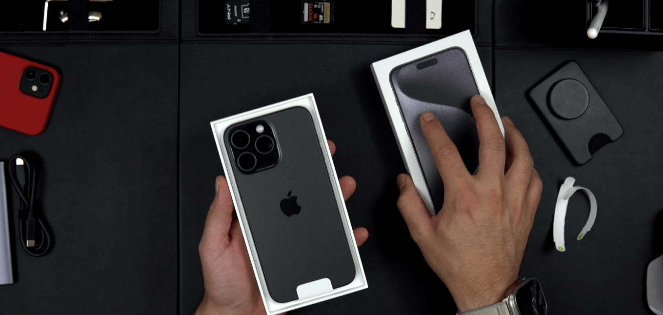 Điện thoại iPhone 15 Pro màu Titan Đen là gam màu đen nhám và lì, không bóng như bản tiền nhiệm
