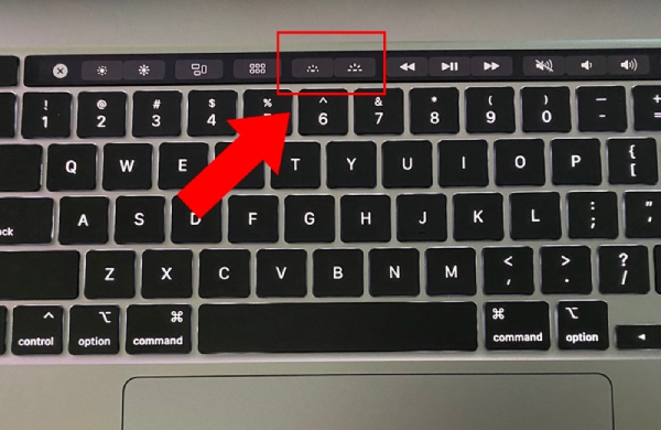 Đèn bàn phím trên Touch Bar Macbook Pro M2