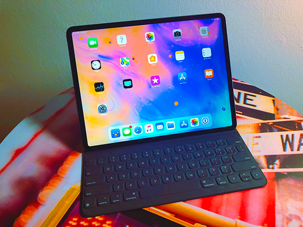 iPad Air 4 kèm bàn phím Smart Keyboard Folio