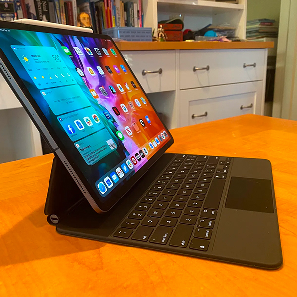 iPad Pro M2 11 inch kèm bàn phím Magic Keyboard