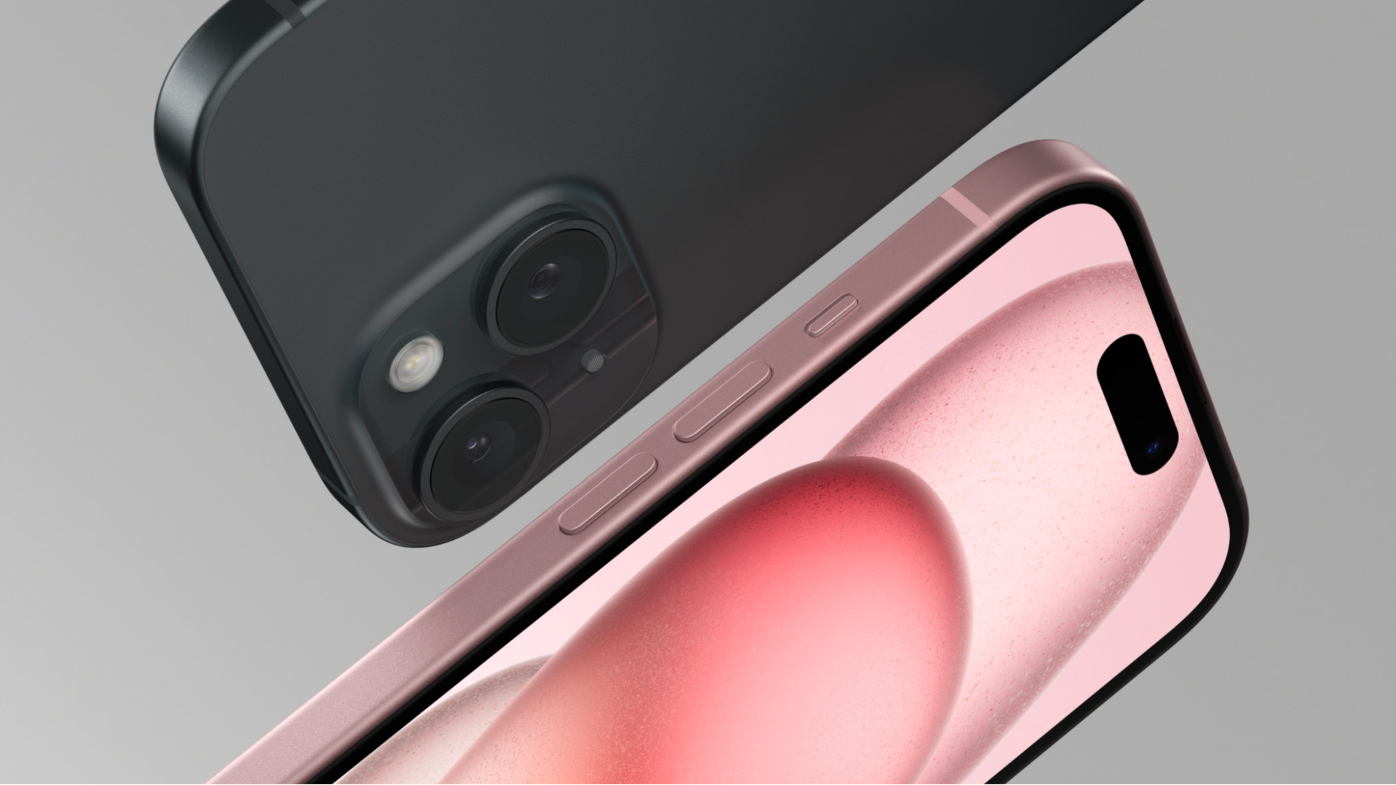 iPhone 15 màu hồng dù nhìn ở góc độ nào cũng cuốn hút, sang chảnh, sắc độ có phần đậm màu hồng hơn so với iPhone 13