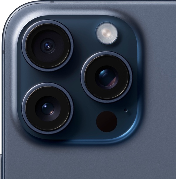 Phần camera sở hữu nhiều sắc xanh hơn trên iPhone 15 Pro Max Xanh Titan