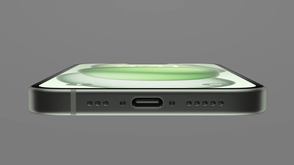 iPhone 15 thường được trang bị sạc type C nhưng tốc độ sạc không cải thiện quá lớn so với bản tiền nhiệm dùng Lightning