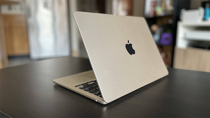 MacBook Air M2 màu Starlight