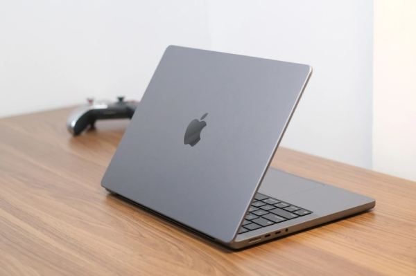 Thiết kế vuông vức của Macbook Pro 14 Inch