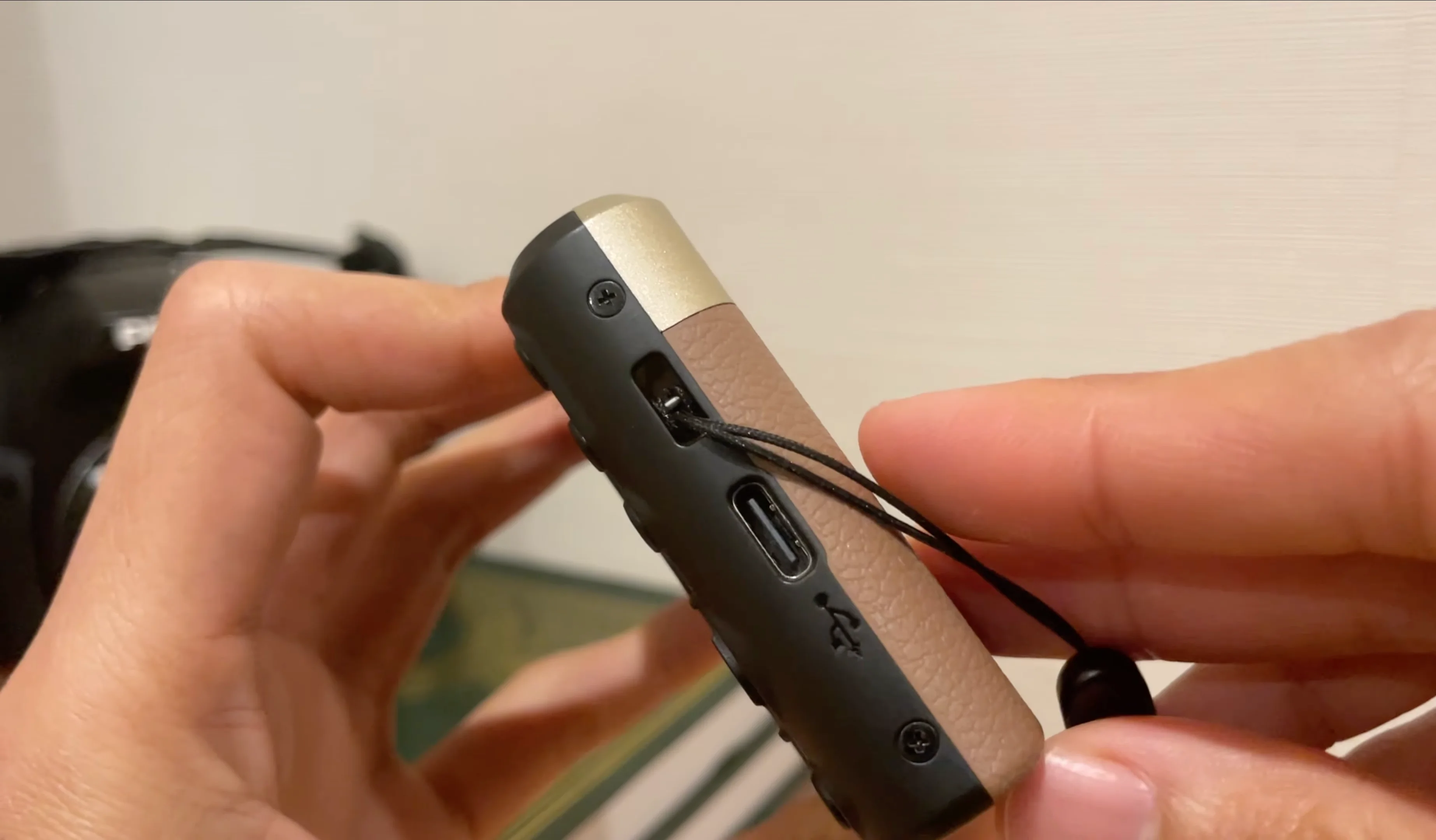 Pixpro C1 có thời lượng pin sử dụng vừa đủ với cổng sạc USB-C