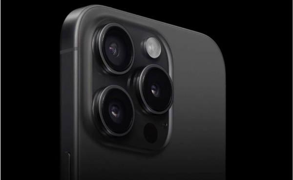 Cụm camera iPhone 15 Pro Max có nhiều nâng cấp đổi mới giúp người dùng tạo nên những bức hình sắc nét và hoàn hảo 