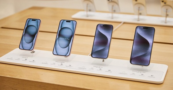 iPhone 15 Pro Max sở hữu thiết kế nổi bật với khung viền Titanium lần đầu tiên xuất ở các dòng smartphone của Apple 